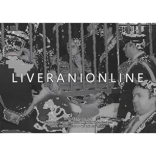RETROSPETTIVA CORRADO ALUNNI TERRORISTA E AFFILIATO ALLE BRIGATE ROSSE NELLA FOTO CORRADO ALUNNI NELL\'ANNO 1980 IN TRIBUNALE A MILANO FERITO DOPO L\'EVASIONE DAL CARCERE DI SAN VITTORE AG ALDO LIVERANI SAS 
