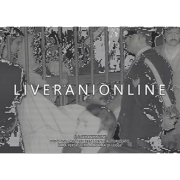 RETROSPETTIVA CORRADO ALUNNI TERRORISTA E AFFILIATO ALLE BRIGATE ROSSE NELLA FOTO CORRADO ALUNNI CON MARINA ZONI NELL\'ANNO 1980 IN TRIBUNALE A MILANO FERITO DOPO L\'EVASIONE DAL CARCERE DI SAN VITTORE AG ALDO LIVERANI SAS 