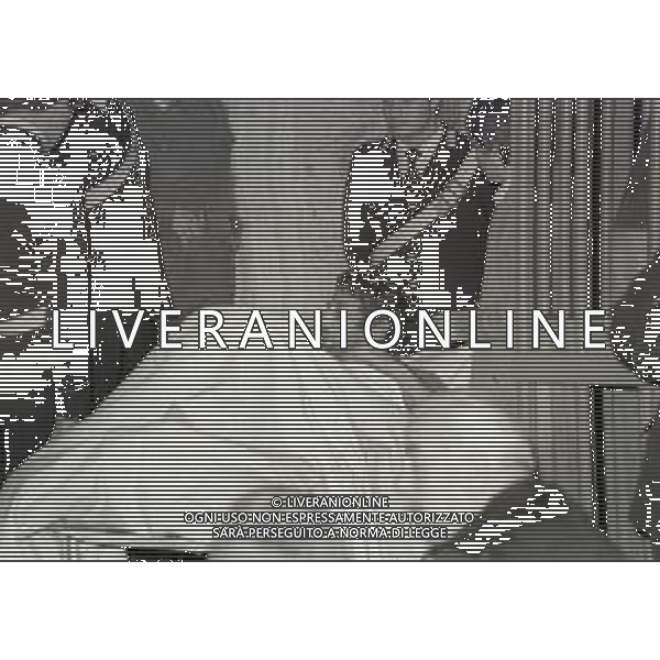 RETROSPETTIVA CORRADO ALUNNI TERRORISTA E AFFILIATO ALLE BRIGATE ROSSE NELLA FOTO CORRADO ALUNNI NELL\'ANNO 1980 IN TRIBUNALE A MILANO FERITO DOPO L\'EVASIONE DAL CARCERE DI SAN VITTORE AG ALDO LIVERANI SAS 