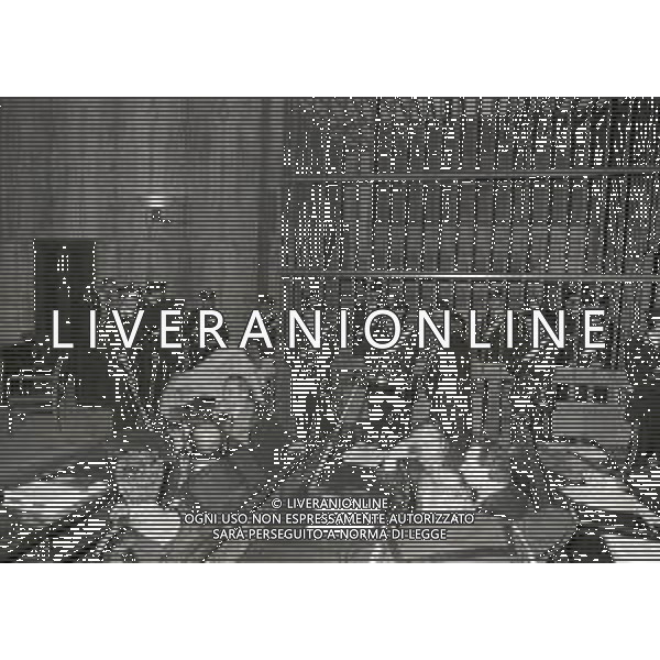RETROSPETTIVA CORRADO ALUNNI TERRORISTA E AFFILIATO ALLE BRIGATE ROSSE NELLA FOTO CORRADO ALUNNI NELL\'ANNO 1980 IN TRIBUNALE A MILANO FERITO DOPO L\'EVASIONE DAL CARCERE DI SAN VITTORE AG ALDO LIVERANI SAS 