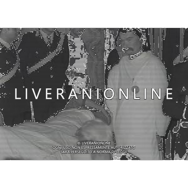 RETROSPETTIVA CORRADO ALUNNI TERRORISTA E AFFILIATO ALLE BRIGATE ROSSE NELLA FOTO CORRADO ALUNNI NELL\'ANNO 1980 IN TRIBUNALE A MILANO FERITO DOPO L\'EVASIONE DAL CARCERE DI SAN VITTORE AG ALDO LIVERANI SAS 