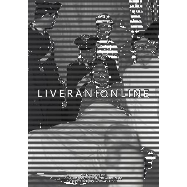 RETROSPETTIVA CORRADO ALUNNI TERRORISTA E AFFILIATO ALLE BRIGATE ROSSE NELLA FOTO CORRADO ALUNNI NELL\'ANNO 1980 IN TRIBUNALE A MILANO FERITO DOPO L\'EVASIONE DAL CARCERE DI SAN VITTORE AG ALDO LIVERANI SAS 
