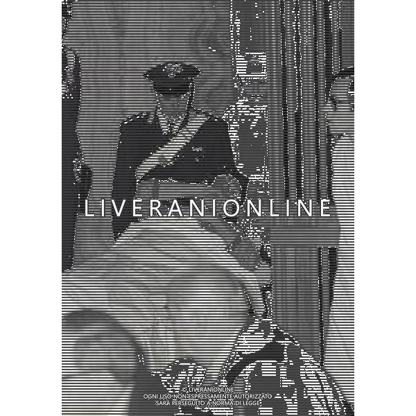RETROSPETTIVA CORRADO ALUNNI TERRORISTA E AFFILIATO ALLE BRIGATE ROSSE NELLA FOTO CORRADO ALUNNI NELL\'ANNO 1980 IN TRIBUNALE A MILANO FERITO DOPO L\'EVASIONE DAL CARCERE DI SAN VITTORE AG ALDO LIVERANI SAS 