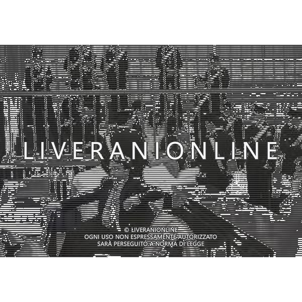 RETROSPETTIVA CORRADO ALUNNI TERRORISTA E AFFILIATO ALLE BRIGATE ROSSE NELLA FOTO CORRADO ALUNNI NELL\'ANNO 1980 IN TRIBUNALE A MILANO FERITO DOPO L\'EVASIONE DAL CARCERE DI SAN VITTORE AG ALDO LIVERANI SAS 