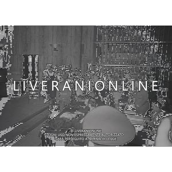 RETROSPETTIVA CORRADO ALUNNI TERRORISTA E AFFILIATO ALLE BRIGATE ROSSE NELLA FOTO CORRADO ALUNNI NELL\'ANNO 1980 IN TRIBUNALE A MILANO FERITO DOPO L\'EVASIONE DAL CARCERE DI SAN VITTORE AG ALDO LIVERANI SAS 