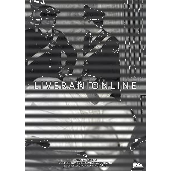 RETROSPETTIVA CORRADO ALUNNI TERRORISTA E AFFILIATO ALLE BRIGATE ROSSE NELLA FOTO CORRADO ALUNNI NELL\'ANNO 1980 IN TRIBUNALE A MILANO FERITO DOPO L\'EVASIONE DAL CARCERE DI SAN VITTORE AG ALDO LIVERANI SAS 