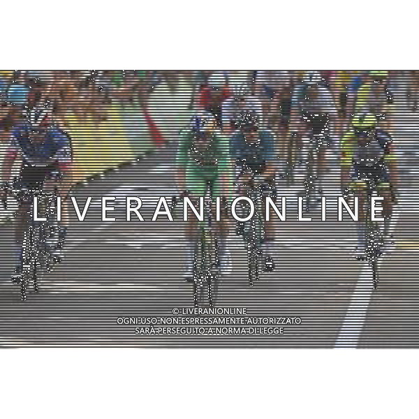 15-07-2022 Tour De France; Tappa 13 Bourg D\'oisans - Saint-etienne; 2022, Jumbo - Visma; 2022, Quick Step - Alpha Vinyl; 2022, Beb Hotels - Pb Ktm; Van Aert, Wout; Senechal, Florian; Mozzato, Luca; Saint-etienne; ©SIROTTI/AGENZIA ALDO LIVERANI SAS