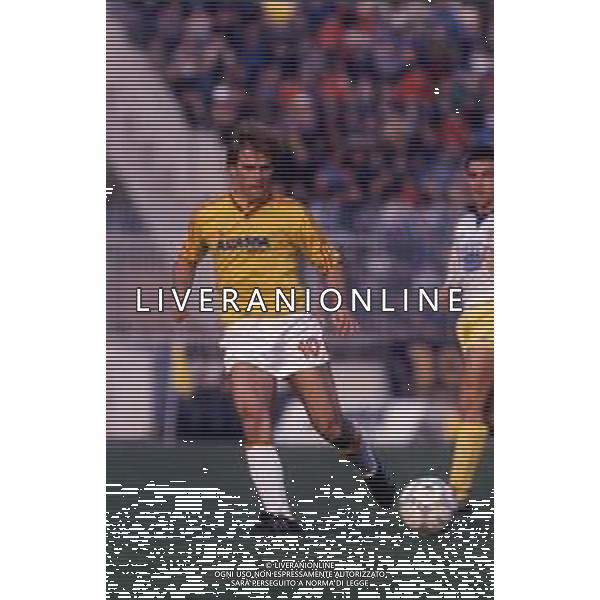 RETROSPETTIVA ANDREA AGOSTINELLI CALCIATORE NELLA FOTO ANDREA AGOSTINELLI CON LA MAGLIA DEL LECCE CALCIO AG ALDO LIVERANI SAS