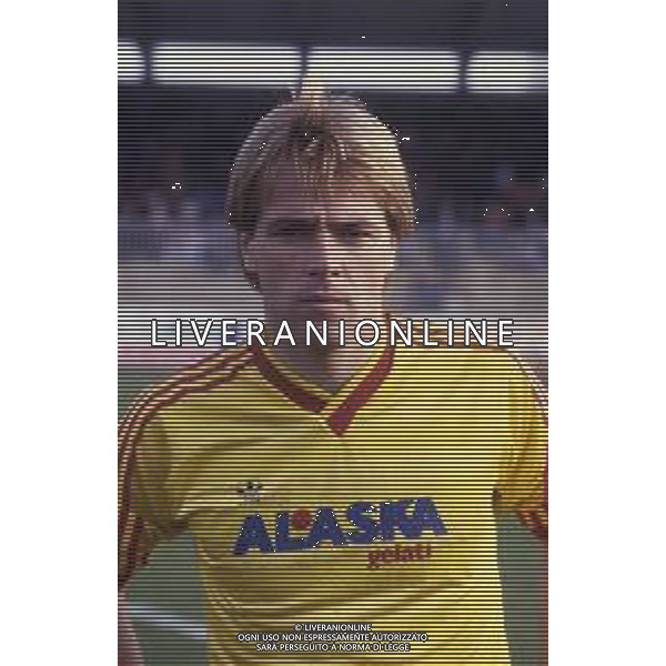 RETROSPETTIVA ANDREA AGOSTINELLI CALCIATORE NELLA FOTO ANDREA AGOSTINELLI CON LA MAGLIA DEL LECCE CALCIO AG ALDO LIVERANI SAS