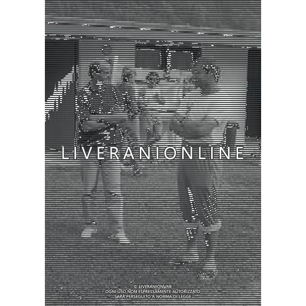 RETROSPETTIVA TARCISIO BURGNICH ALLENATORE CREMONESE CALCIO NELLA FOTO TARCISIO BURGNICH ALLENATORE CREMONESE CALCIO CON MARIO CORSO NELL\'ANNO 1990-1991 AG ALDO LIVERANI SAS