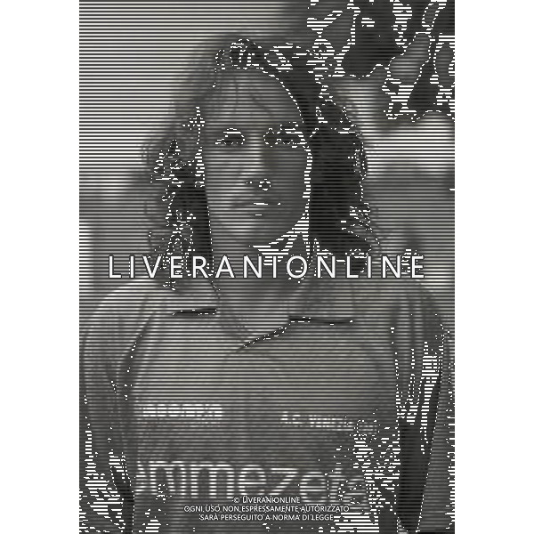RETROSPETTIVA PIETRO MARIANI CALCIATORE NELLA FOTO PIETRO MARIANI CON LA MAGLIA DEL VENEZIA CALCIO NELL\'ANNO 1993-1994 AG ALDO LIVERANI SAS