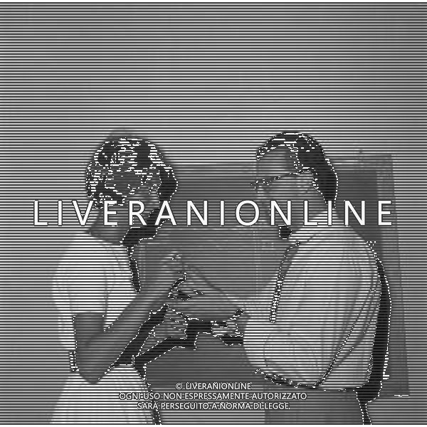 REDAZIONE DEL SETTIMANALE "L\'ESPRESSO" A ROMA NEGLI ANNI 1950-1960 NELLA FOTO IL FONDATORE EUGENIO SCALFARI GIORNALISTA CON FLAMINIA DENTICE ©Archivio Giovanni Liverani/AG ALDO LIVERANI SAS