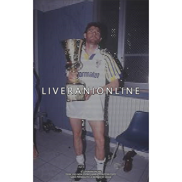 RETROSPETTIVA AGOSTINI MASSIMO CALCIATORE NELLA FOTO MASSIMO AGOSTINI CON LA MAGLIA DEL PARMA CALCIO VINCE LA COPPA ITALIA AG ALDO LIVERANI SAS