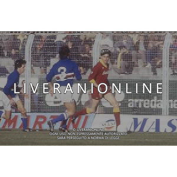 RETROSPETTIVA AGOSTINI MASSIMO CALCIATORE NELLA FOTO MASSIMO AGOSTINI CON LA MAGLIA DELLA ROMA CALCIO AG ALDO LIVERANI SAS
