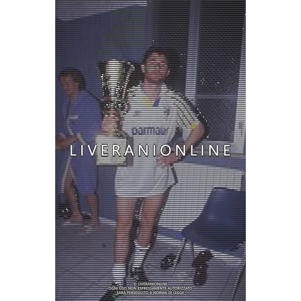 RETROSPETTIVA AGOSTINI MASSIMO CALCIATORE NELLA FOTO MASSIMO AGOSTINI CON LA MAGLIA DEL PARMA CALCIO VINCE LA COPPA ITALIA AG ALDO LIVERANI SAS