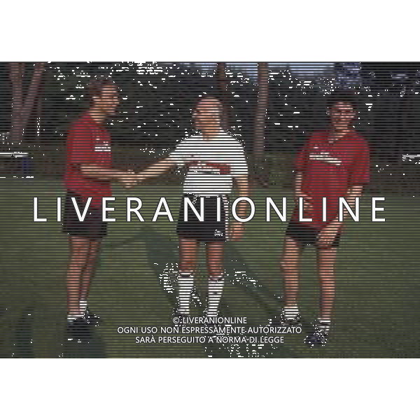 RETROSPETTIVA AGOSTINI MASSIMO CALCIATORE NELLA FOTO MASSIMO AGOSTINI CON LA MAGLIA DEL MILAN CALCIO CON ARRIGO SACCHI E GIANLUCA GAUDENZI AG ALDO LIVERANI SAS