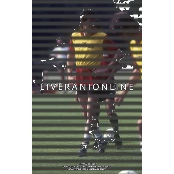 RETROSPETTIVA AGOSTINI MASSIMO CALCIATORE NELLA FOTO MASSIMO AGOSTINI CON LA MAGLIA DEL MILAN CALCIO AG ALDO LIVERANI SAS