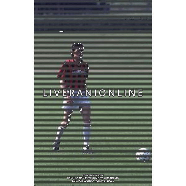 RETROSPETTIVA AGOSTINI MASSIMO CALCIATORE NELLA FOTO MASSIMO AGOSTINI CON LA MAGLIA DEL MILAN CALCIO AG ALDO LIVERANI SAS