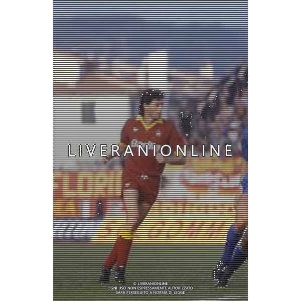 RETROSPETTIVA AGOSTINI MASSIMO CALCIATORE NELLA FOTO MASSIMO AGOSTINI CON LA MAGLIA DELLA ROMA CALCIO AG ALDO LIVERANI SAS