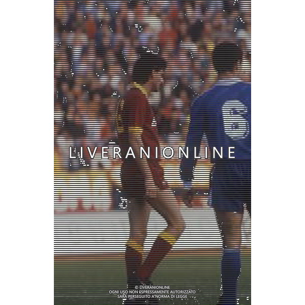 RETROSPETTIVA AGOSTINI MASSIMO CALCIATORE NELLA FOTO MASSIMO AGOSTINI CON LA MAGLIA DELLA ROMA CALCIO AG ALDO LIVERANI SAS