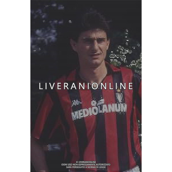 RETROSPETTIVA AGOSTINI MASSIMO CALCIATORE NELLA FOTO MASSIMO AGOSTINI CON LA MAGLIA DEL MILAN CALCIO AG ALDO LIVERANI SAS