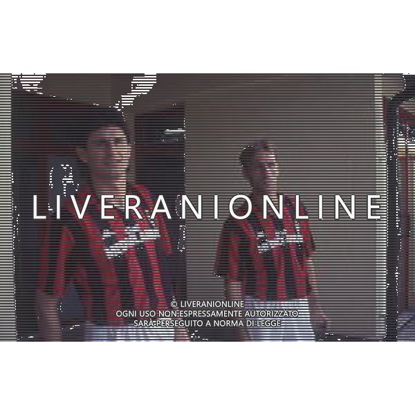 RETROSPETTIVA AGOSTINI MASSIMO CALCIATORE NELLA FOTO MASSIMO AGOSTINI CON LA MAGLIA DEL MILAN CALCIO CON GIANLUCA GAUDENZI AG ALDO LIVERANI SAS