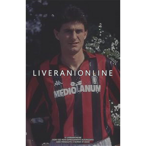 RETROSPETTIVA AGOSTINI MASSIMO CALCIATORE NELLA FOTO MASSIMO AGOSTINI CON LA MAGLIA DEL MILAN CALCIO AG ALDO LIVERANI SAS