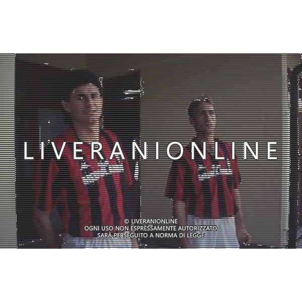 RETROSPETTIVA AGOSTINI MASSIMO CALCIATORE NELLA FOTO MASSIMO AGOSTINI CON LA MAGLIA DEL MILAN CALCIO CON GIANLUCA GAUDENZI AG ALDO LIVERANI SAS