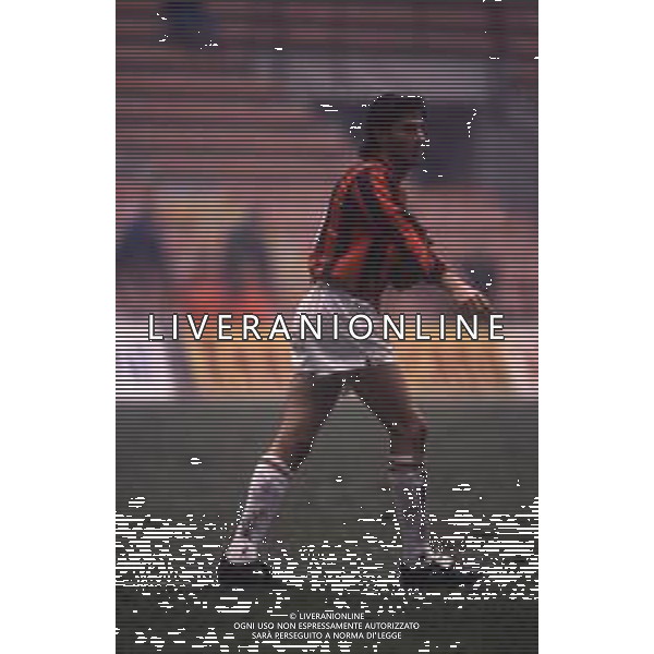 RETROSPETTIVA AGOSTINI MASSIMO CALCIATORE NELLA FOTO MASSIMO AGOSTINI CON LA MAGLIA DEL MILAN CALCIO AG ALDO LIVERANI SAS