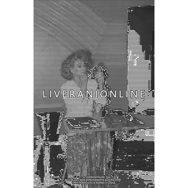 \'ARCOBALENO\' PROGRAMMA TELEVISIVO DI RAI 3 DEL 1987 CONDOTTA DA MARTA FLAVI AL TRUCCO AGENZIA ALDO LIVERANI SAS
