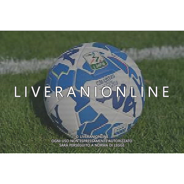 il pallone ufficiale della partite del campionato di Serie B 2022-2023 Pisa vs Palermo Rovetta (BG) 21-07-2022 centro sportivo comunale Marinoni amichevole precampionato foto Roberto Garavaglia/ag. Aldo Liverani sas /AGENZIA ALDO LIVERANI SAS