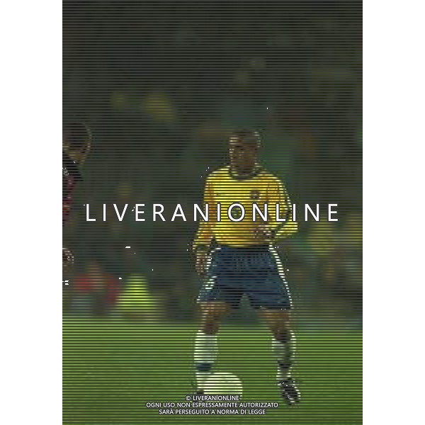 1999 BARCELLONA PARTITA AMICHEVOLE BARCELLONA NAZIONALE BRASILE 2-2 NELLA FOTO ROBERTO CARLOS AG ALDO LIVERANI SAS