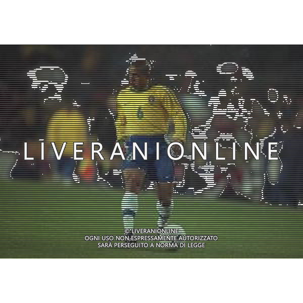 1999 BARCELLONA PARTITA AMICHEVOLE BARCELLONA NAZIONALE BRASILE 2-2 NELLA FOTO ROBERTO CARLOS AG ALDO LIVERANI SAS