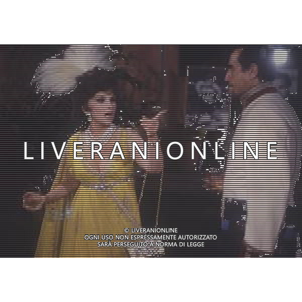 RETROSPETTIVA GINA LOLLOBRIGIDA ATTRICE NELLA FOTO GINA LOLLOBRIGIDA A ROMA NELL\'ANNO 1986 CON VITTORIO GASSMAN AG ALDO LIVERANI SAS 