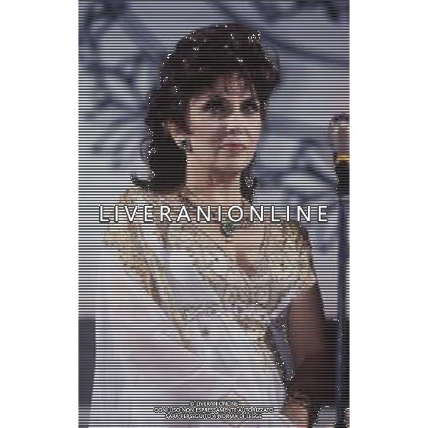 RETROSPETTIVA GINA LOLLOBRIGIDA ATTRICE NELLA FOTO GINA LOLLOBRIGIDA NELL\'ANNO 1992 A VENEZIA PREMIO ALLA CARRIERA AG ALDO LIVERANI SAS 