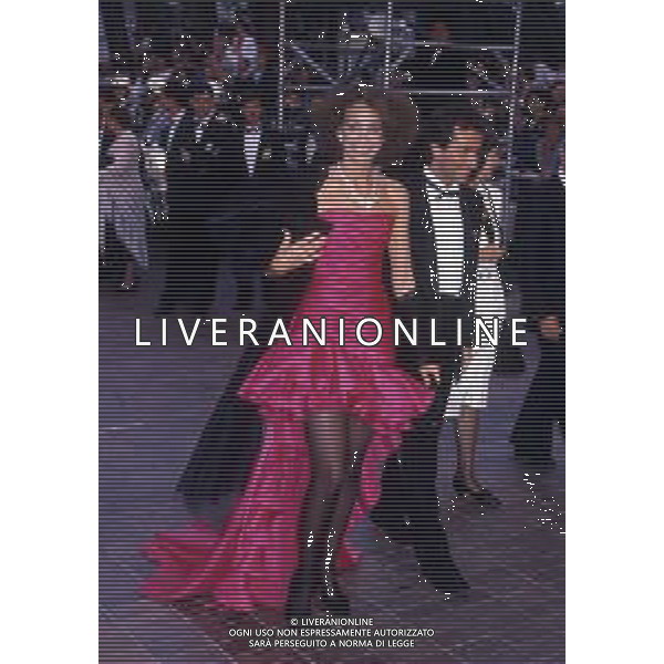 RETROSPETTIVA MARISA BERENSON ATTRICE NELLA FOTO MARISA BERENSON NELL\'ANNO 1987 CON BERNARD MONTIEL A CANNES AG ALDO LIVERANI SAS  
