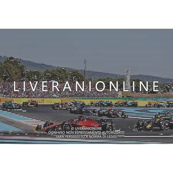 Charles Leclerc (MON) Ferrari F1-75 at the start of the race. 24.07.2022. Formula 1 World Championship, Rd 12, French Grand Prix, Paul Ricard, France, Race Day. - www.xpbimages.com, EMail: requests@xpbimages.com © Copyright: Bearne / XPB Images/ AGENZIA ALDO LIVERANI SAS - ITALY ONLY EDITORIAL USE ONLY