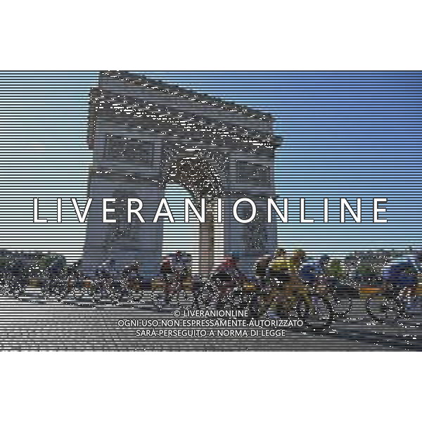 24-07-2022 Tour De France; Tappa 21 Paris - Paris; 2022, Jumbo - Visma; Vingegaard, Jonas; Paris - Arc De Triomphe; ©SIROTTI/AGENZIA ALDO LIVERANI SAS