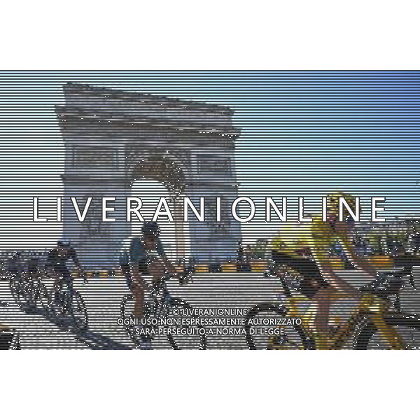 24-07-2022 Tour De France; Tappa 21 Paris - Paris; 2022, Jumbo - Visma; 2022, Beb Hotels - Pb Ktm; Vingegaard, Jonas; Paris - Arc De Triomphe; ©SIROTTI/AGENZIA ALDO LIVERANI SAS
