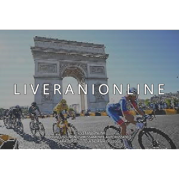 24-07-2022 Tour De France; Tappa 21 Paris - Paris; 2022, Groupama - Fdj; 2022, Jumbo - Visma; Le Gac, Olivier; Vingegaard, Jonas; Paris - Arc De Triomphe; ©SIROTTI/AGENZIA ALDO LIVERANI SAS