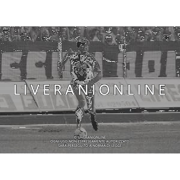 RETROSPETTIVA GIANFRANCO CINELLO CALCIATORE NELLA FOTO GIANFRANCO CINELLO CON LA MAGLIA DELLA TRIESTINA CALCIO NELL\'ANNO 1985-1986 AG ALDO LIVERANI SAS