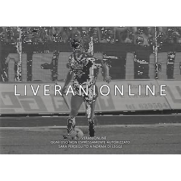 RETROSPETTIVA GIANFRANCO CINELLO CALCIATORE NELLA FOTO GIANFRANCO CINELLO CON LA MAGLIA DELLA TRIESTINA CALCIO NELL\'ANNO 1985-1986 AG ALDO LIVERANI SAS
