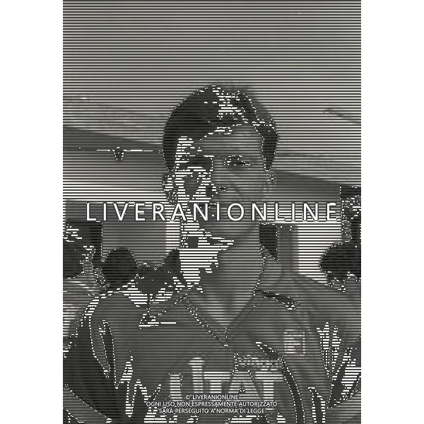 RETROSPETTIVA GIANFRANCO CINELLO CALCIATORE NELLA FOTO GIANFRANCO CINELLO CON LA MAGLIA DELLA TRIESTINA CALCIO NELL\'ANNO 1985-1986 AG ALDO LIVERANI SAS