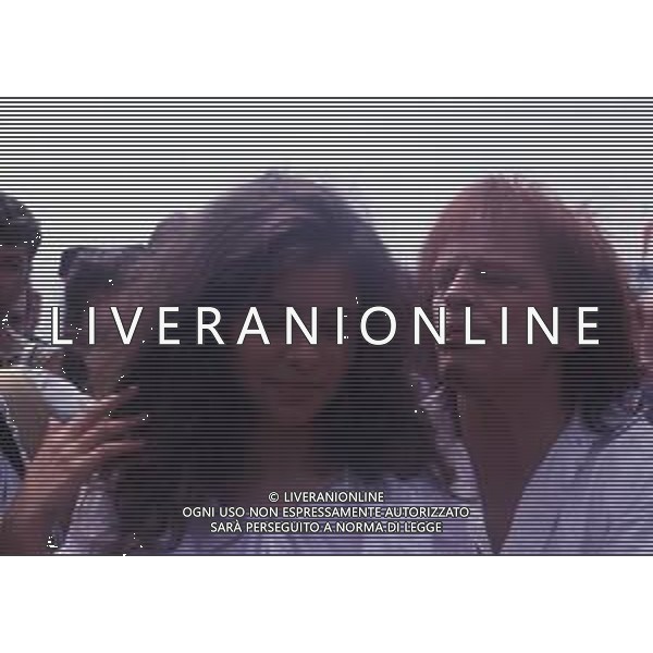 RETROSPETTIVA KLAUS KINSKI ATTORE NELLA FOTO KLAUS KINSKI A CANNES NELL\'ANNO 1988 CON DEBORA CAPRIOGLIO AG ALDO LIVERANI SAS 
