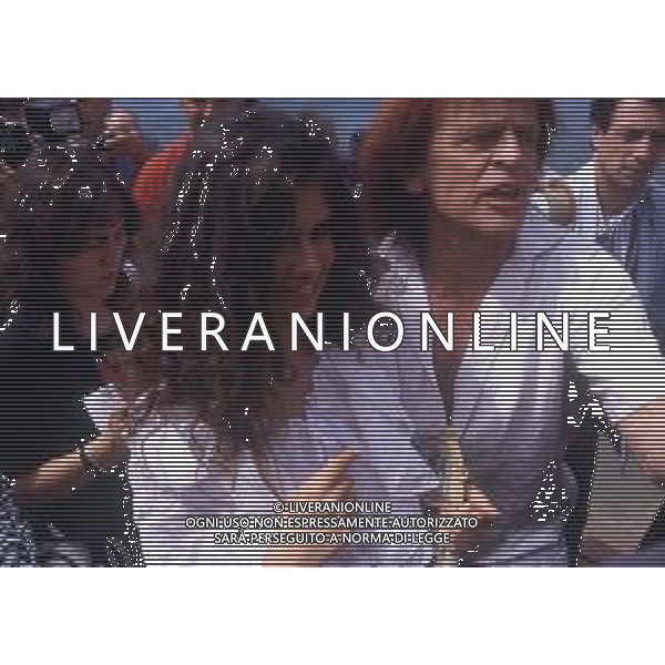 RETROSPETTIVA KLAUS KINSKI ATTORE NELLA FOTO KLAUS KINSKI A CANNES NELL\'ANNO 1988 CON DEBORA CAPRIOGLIO AG ALDO LIVERANI SAS 