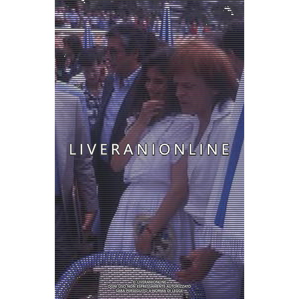 RETROSPETTIVA KLAUS KINSKI ATTORE NELLA FOTO KLAUS KINSKI A CANNES NELL\'ANNO 1988 CON DEBORA CAPRIOGLIO AG ALDO LIVERANI SAS  