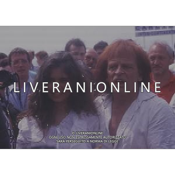 RETROSPETTIVA KLAUS KINSKI ATTORE NELLA FOTO KLAUS KINSKI A CANNES NELL\'ANNO 1988 CON DEBORA CAPRIOGLIO AG ALDO LIVERANI SAS 