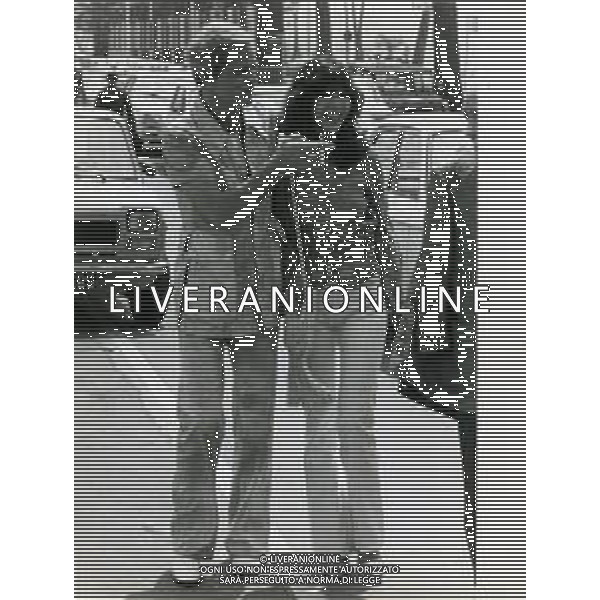 RETROSPETTIVA KLAUS KINSKI ATTORE NELLA FOTO KLAUS KINSKI CON LA MOGLIE MINHOI LOANIC A CANNES AG ALDO LIVERANI SAS