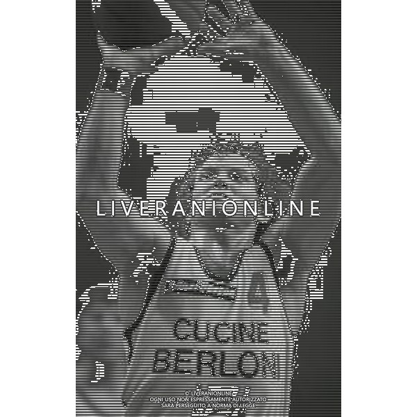 RETROSPETTIVA CARLO CAGLIERIS BASKET NELLA FOTO CARLO CAGLIERIS NELL\'ANNO 1982-1983 CON LAMAGLIA DELLA CUCINE BERLONI TORINO AG ALDO LIVERANI SAS 
