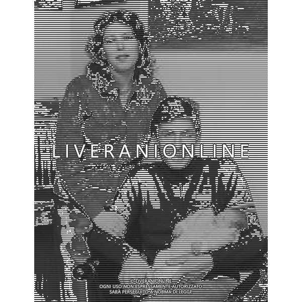 RETROSPETTIVA FRANCESCO MOSER CICLISTA NELLA FOTO CON LA MOGLIE CARLA E LA FIGLIA FRANCESCA NEL 1982 ©Archivio Giovanni Liverani/AG ALDO LIVERANI SAS